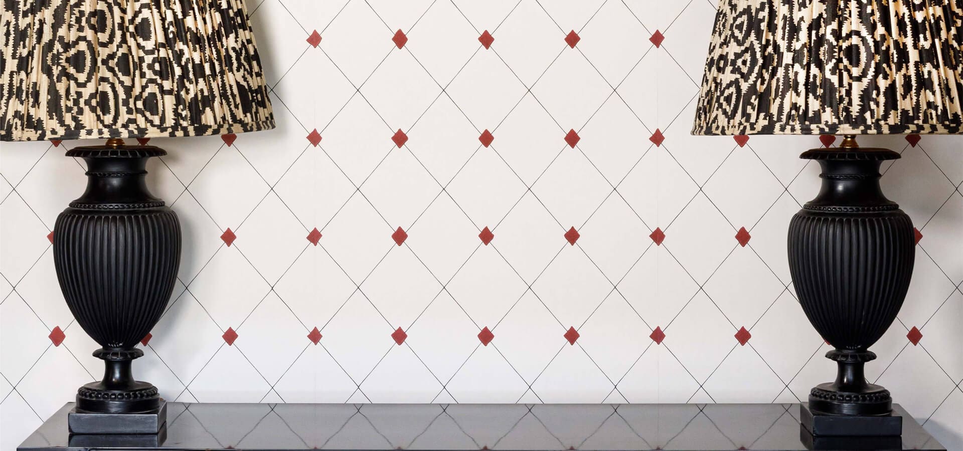 2.Diamond Trellis – Red – Set Shot – Slider